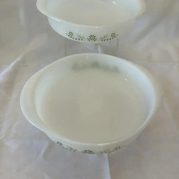 2 - Glasbake 1970s Round 8in Casserole Dishes Green Daisy Milk Glass MCM Kitchen - Picture 4 of 11